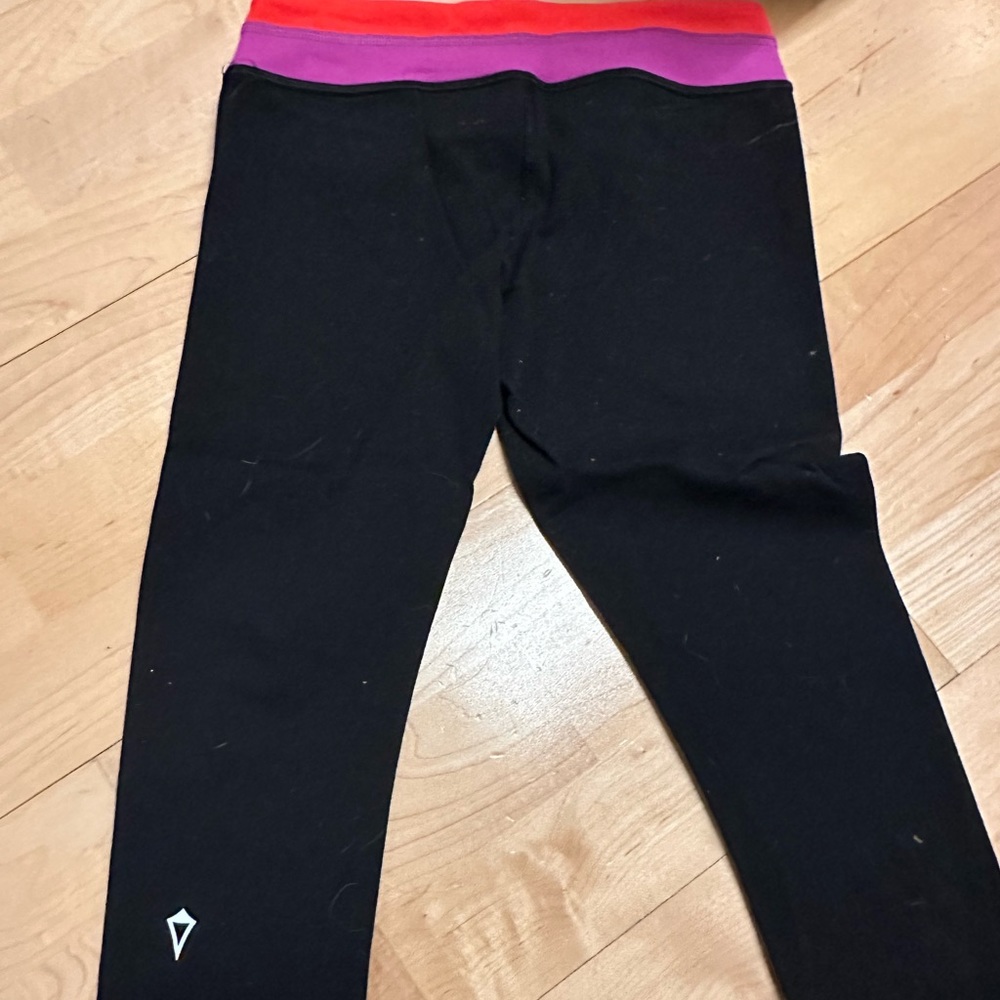 Kids Lululemon/ Ivviva Size 8 Crop Pants